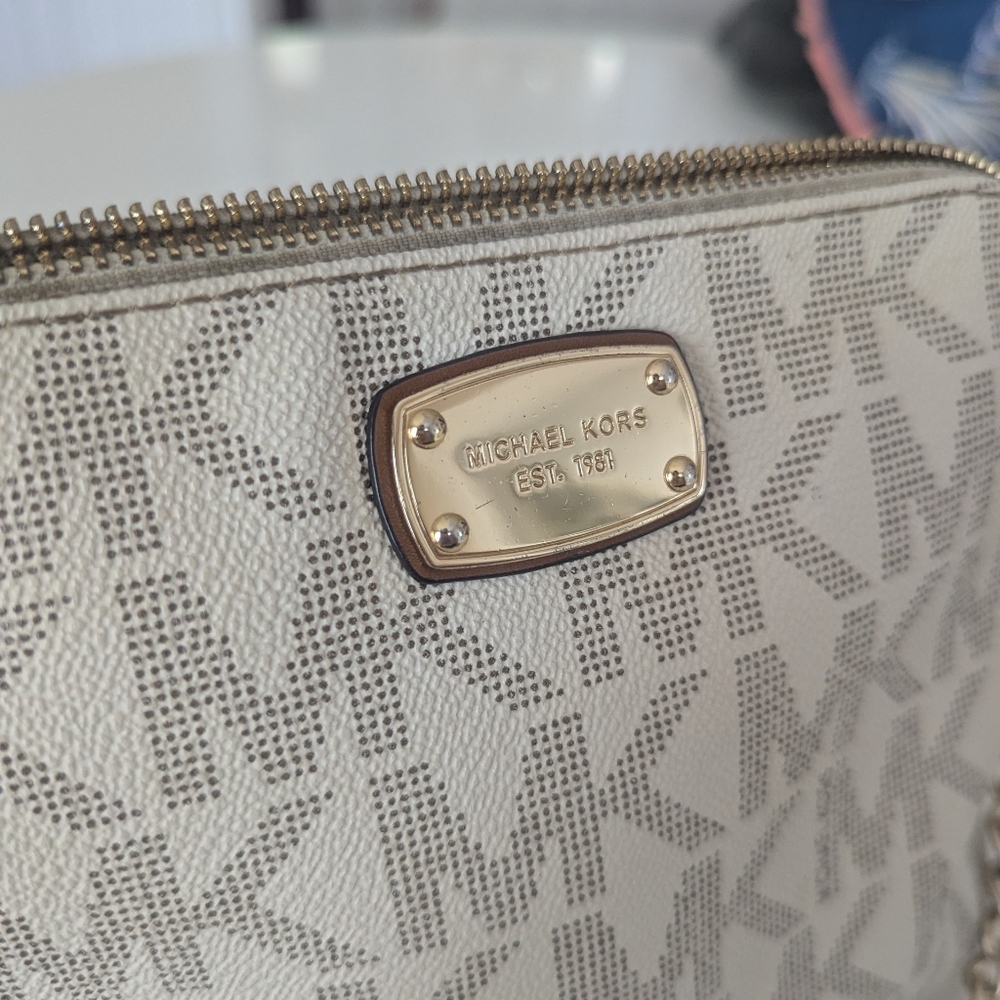 Michael Kors Crossbody Bag - Picture 3 of 16